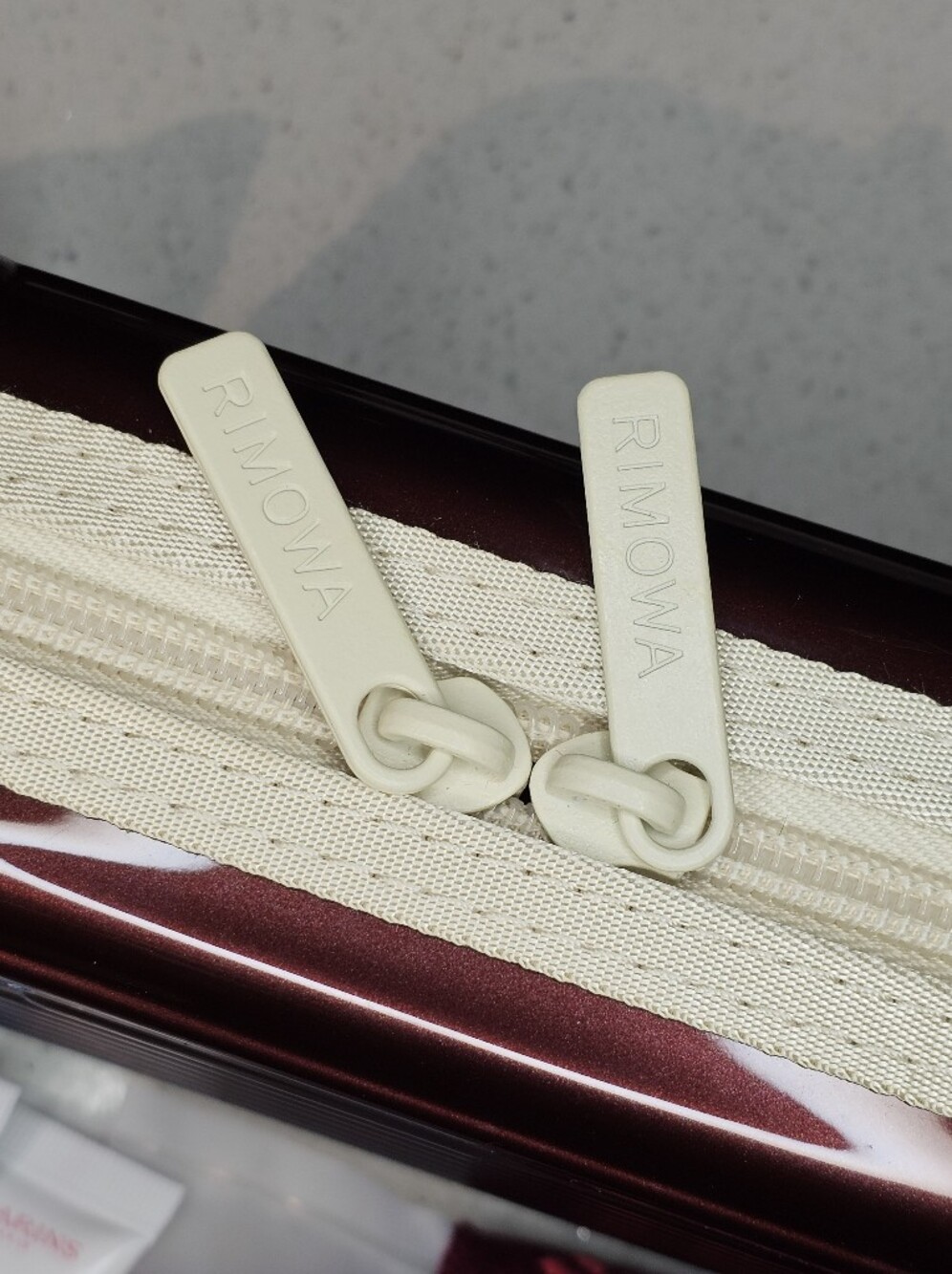 RIMOWA x EVA Air Carmona Red Limited Edition - Picture 6 of 9